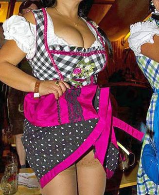 Fesche Madln im Dirndl zum Zweihundertvierunddreisigst`n