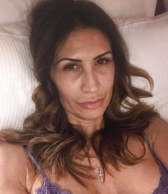 Antonella sexy yo MILF italienne