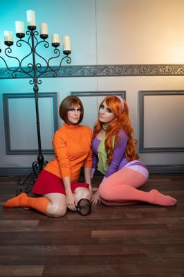 Jessica Nigri and Meg Turney Velma and Dapne