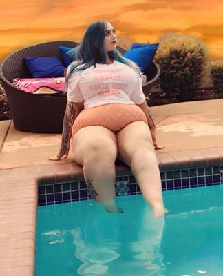 Lilith Fury - Linda modelo de lencería BBW