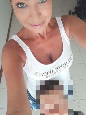 Viktoria  Gniezno - Polish busty amateur mother.