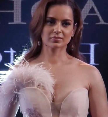 Kangana Ranaut- Curvy Indian Bollywood Diva Flaunts Hot Cleavage