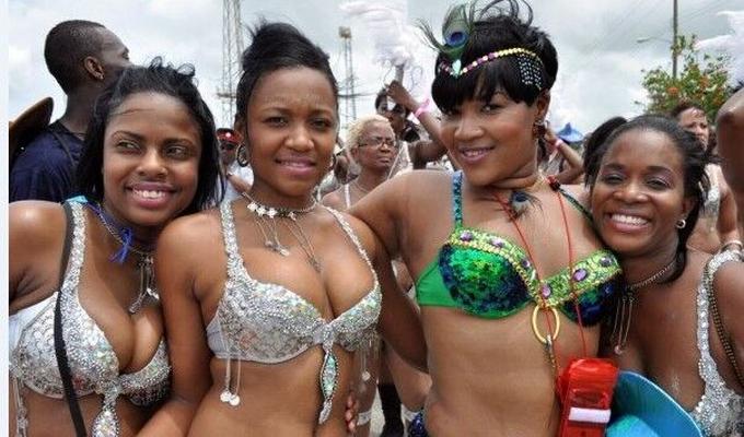 Escote de Carnaval o Pechos de Barbados