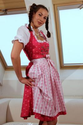 Busty Cuties - CONNY CARTER - Perfekter Body für ein Dirndl