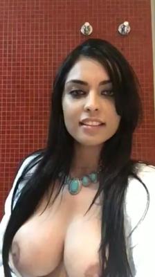 Mexicana tetona exhibiendose