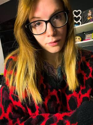 Amber Redhead Huge Cunt Tattooed Girl with Glasses Mixed Photos