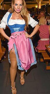 Fesche Madln im Dirndl zum Dreihundertdreiundsechszigste`n