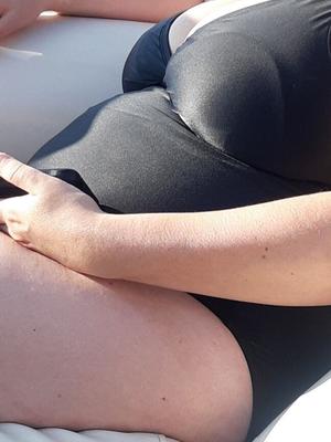 inconsciente, gordita de enormes tetas en el barco. 