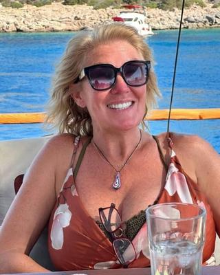 Big Tits MILF Goes Traveling