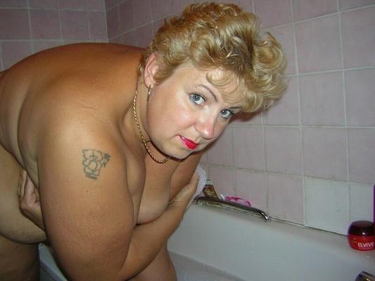 Reife BBW-Milf in der Badewanne