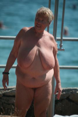 Gran abuela nudista BBW con TETAS ENORMES!