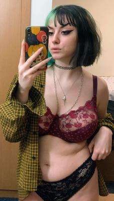 Les gros seins défoncés de Goth Girl Bunni