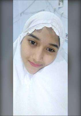 Hijab tetona vistiendo indonesio