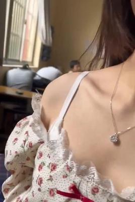 Estudiante chino de grandes tetas