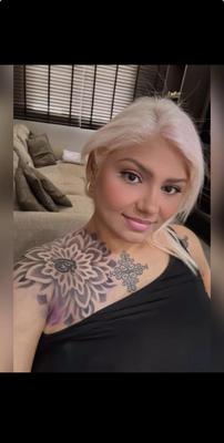 Joyce, une salope indienne tatouée aux gros seins