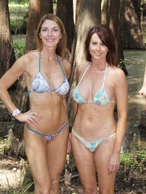 MILF chaude en bikini