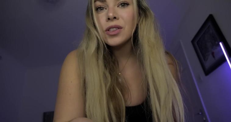 Scottish Murmurs ASMR Lauren Woods te mima en la cama