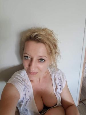 yo vollbusige Amateur-MILF