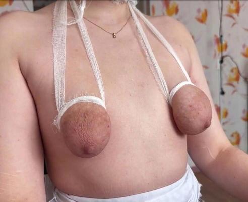 Tetas, areolas y coños hinchados.