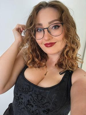 Duende Tetas Grandes Gran Culo Belleza Sexy Milf con Gafas Tiro Mixto