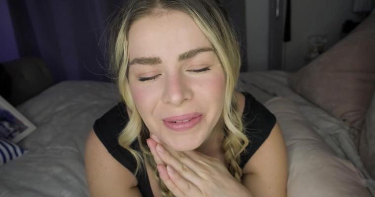 Scottish Murmurs ASMR se blottit au coucher avec Lauren