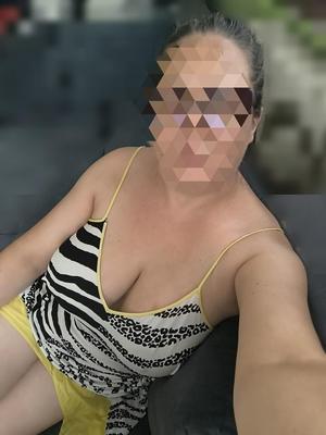 yo Huge Tits MILF