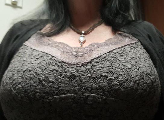 Candid Big ddd Cougar Titten Pullover und Bluse