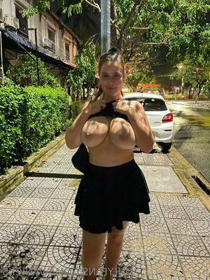 Las tetas perfectas de Ava