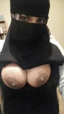 イスラム教徒の妻の巨乳