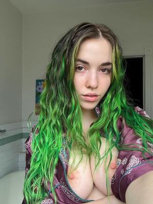 Bailey Green Hair Wunderschöne sexy Teenager mit großen Titten, gemischte heiße Fotos