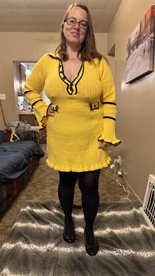 Cum puta hotwife em seu novo vestido amarelo