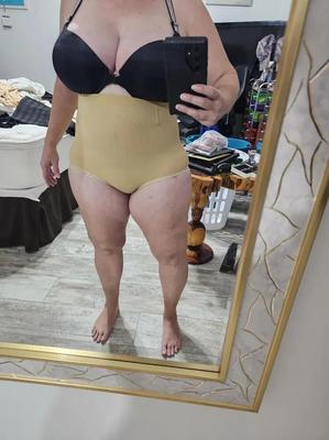 Sexy gros seins wedy mature?